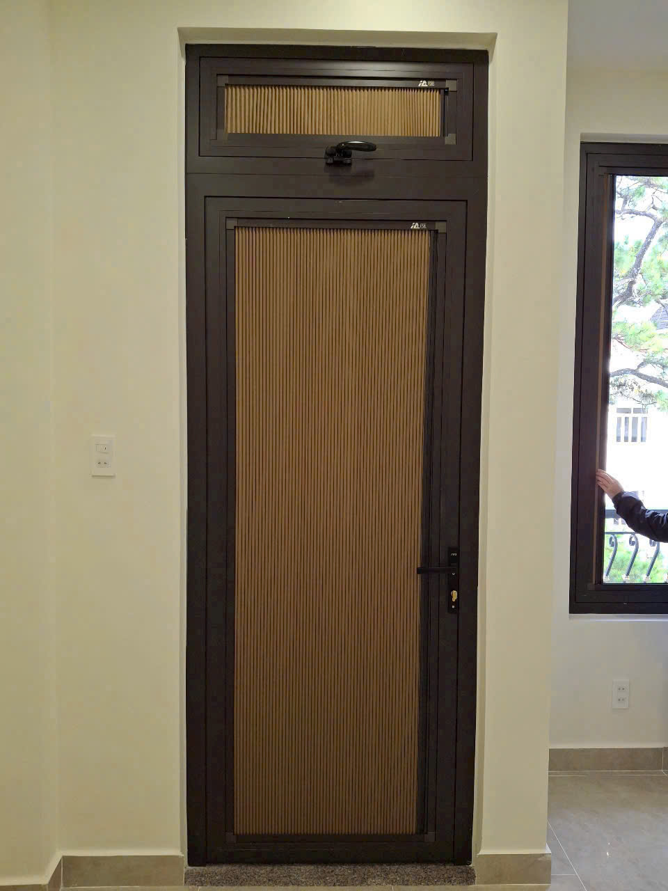 Rèm Tổ Ong Gắn Trên Kính