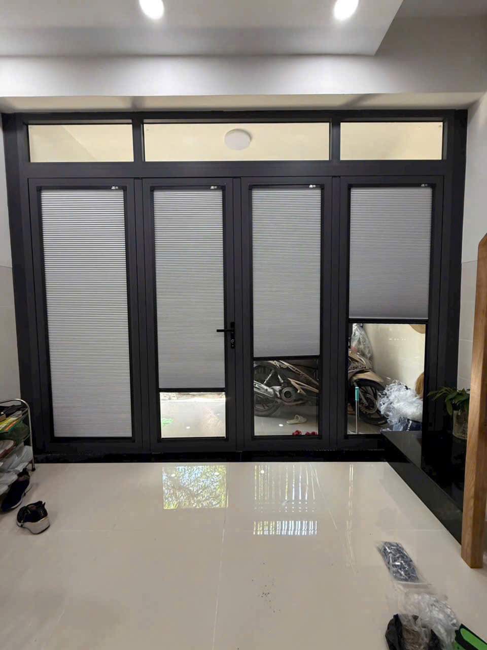 Rèm Tổ Ong Gắn Trên Kính