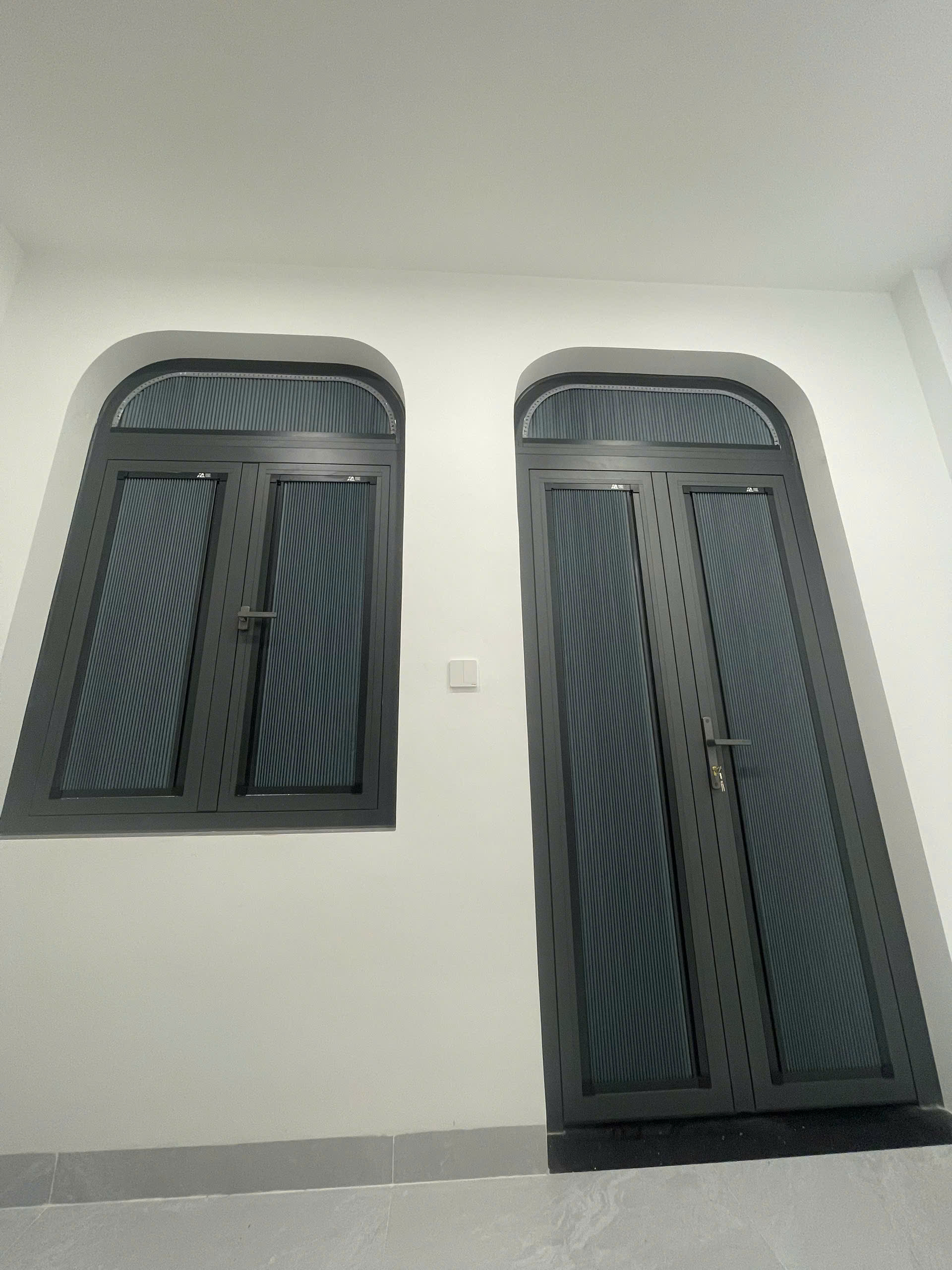 Rèm Tổ Ong Gắn Trên Kính