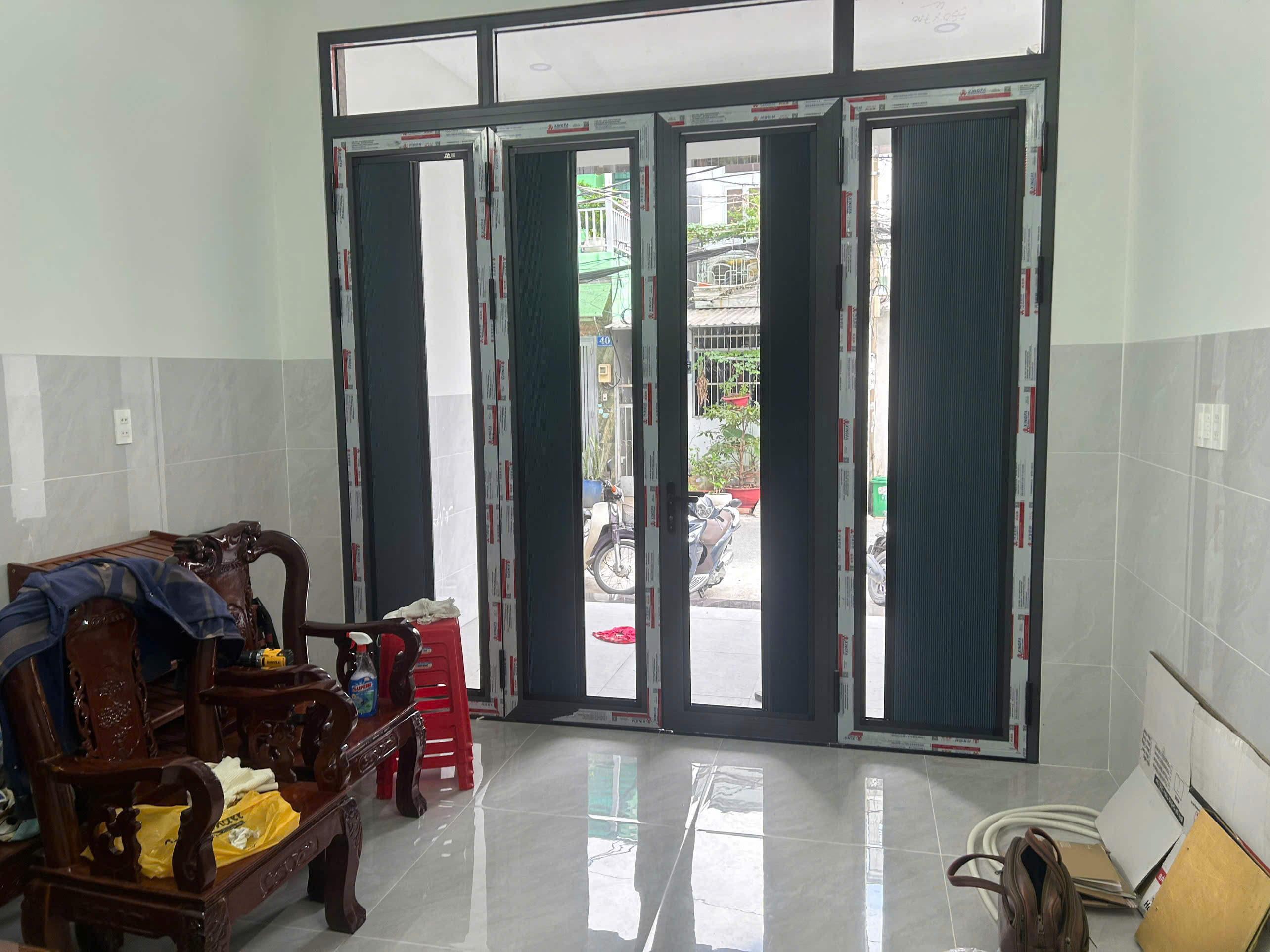 Rèm Tổ Ong Gắn Trên Kính